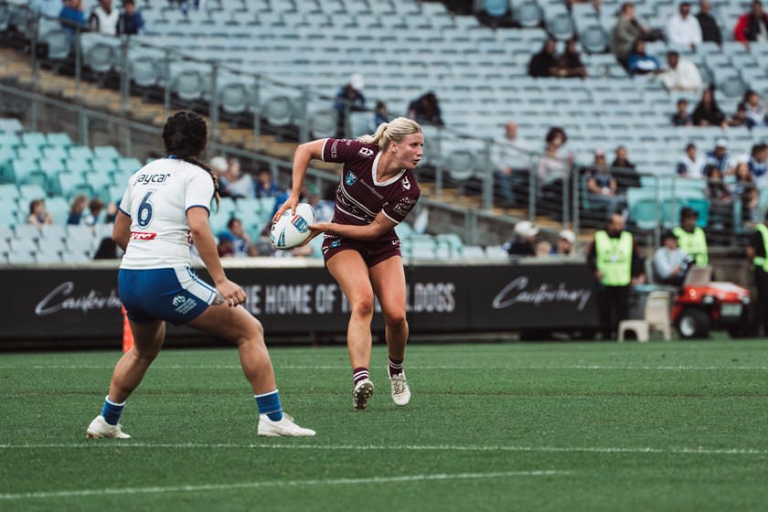 Manly half-back Tayla Montgomery looks for runners against the Bulldogs 