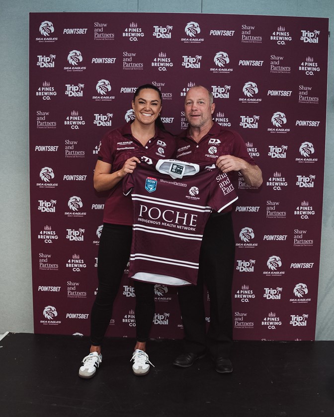 Shontelle Stowers receives her jersey from Manly legend Geoff Toovey